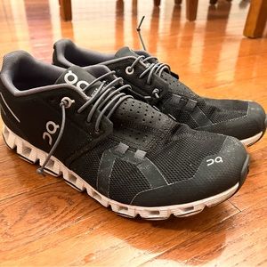 Women’s 9.5 ON Cloud Sneakers